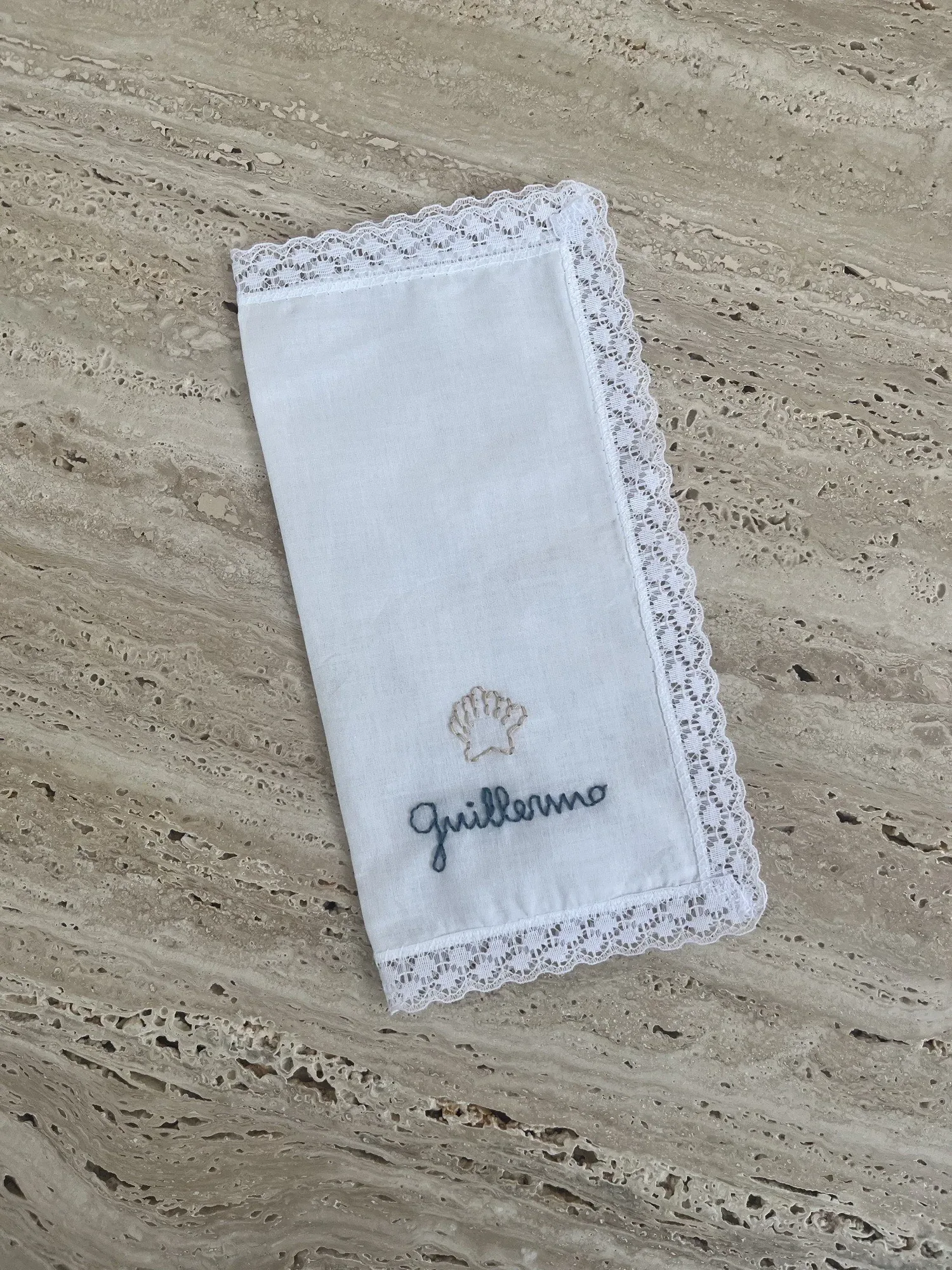 Pañuelo bordado para bautizo — Gali Studio