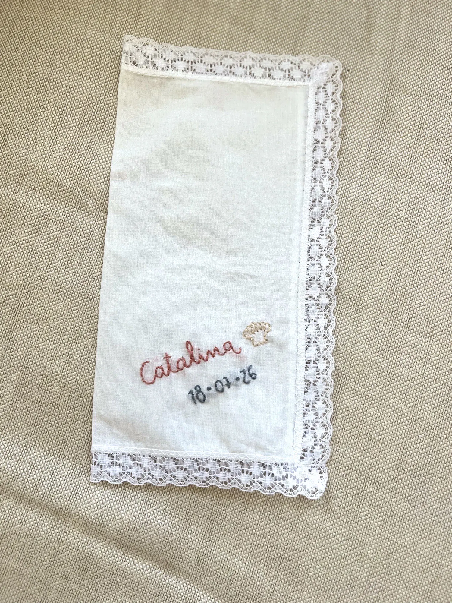 Pañuelo bordado para bautizo — Gali Studio
